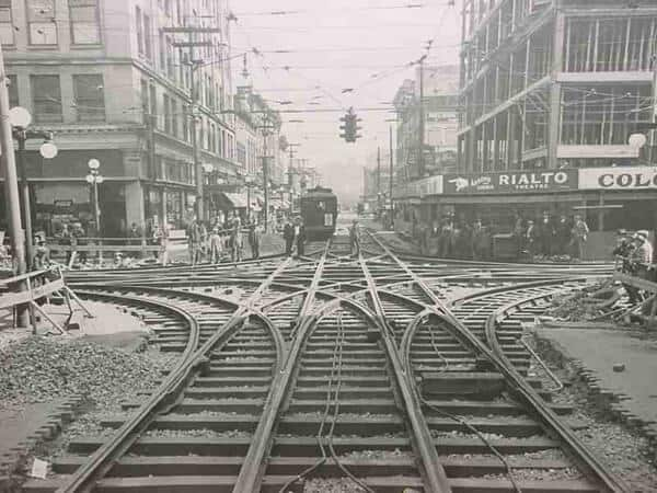 Streetcar coming to intersection