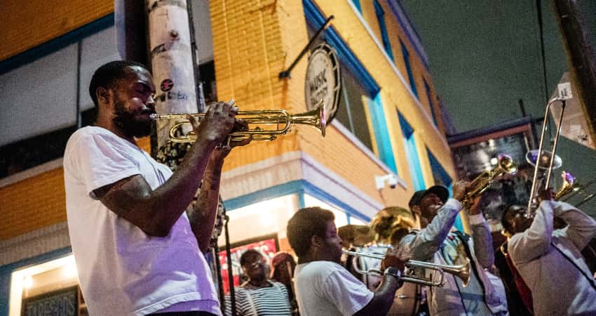 Musicians playing on Frenchmen Street