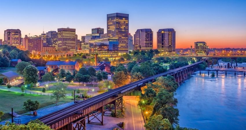 Richmond, Virginia skyline at sunset