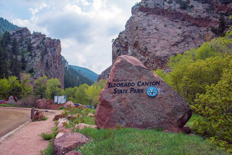 a rock sign welcoming visitors to Eldorado Canyon State Park