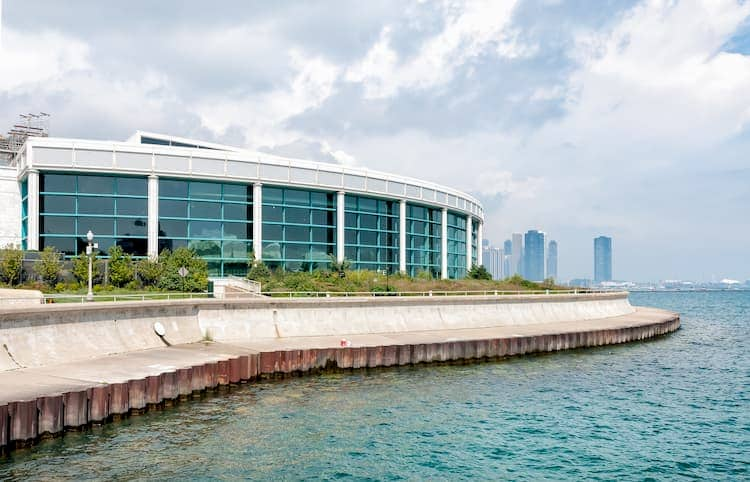 the exterior of chicago's shedd aquarium