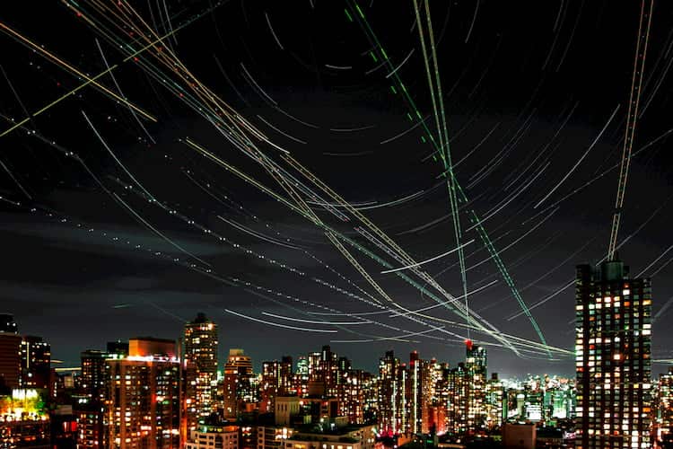 Graphic of flight paths above NYC