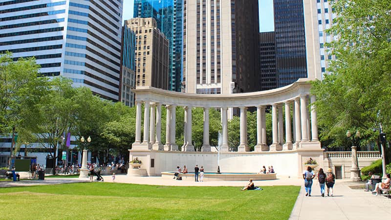 A fountain surrounded by park-goers in Chicago