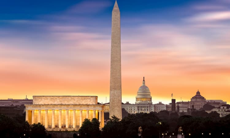 Washington Memorial on National Mall 