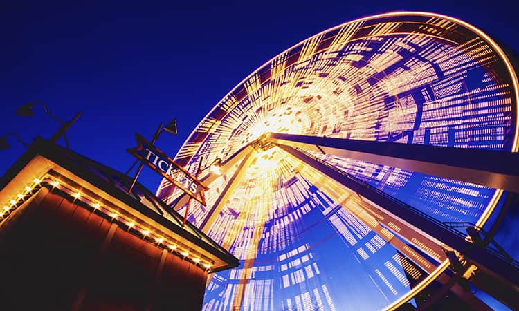 ferris wheel at navy pier in chicago