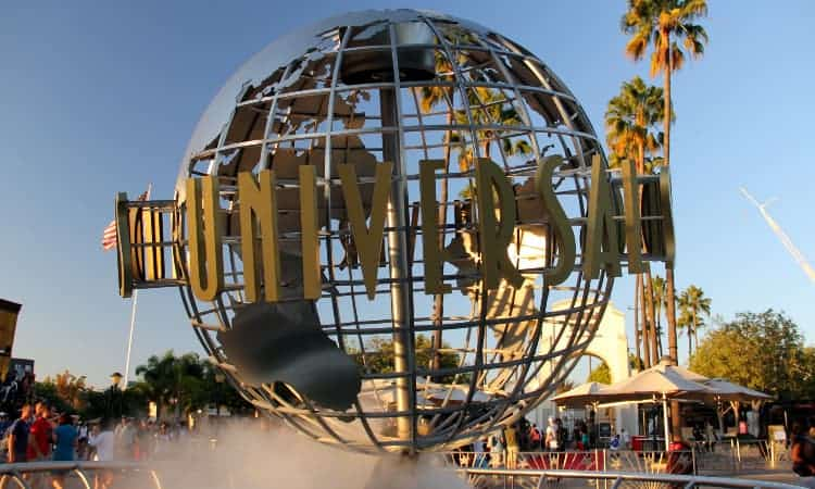 universal studios hollywood entrance sign