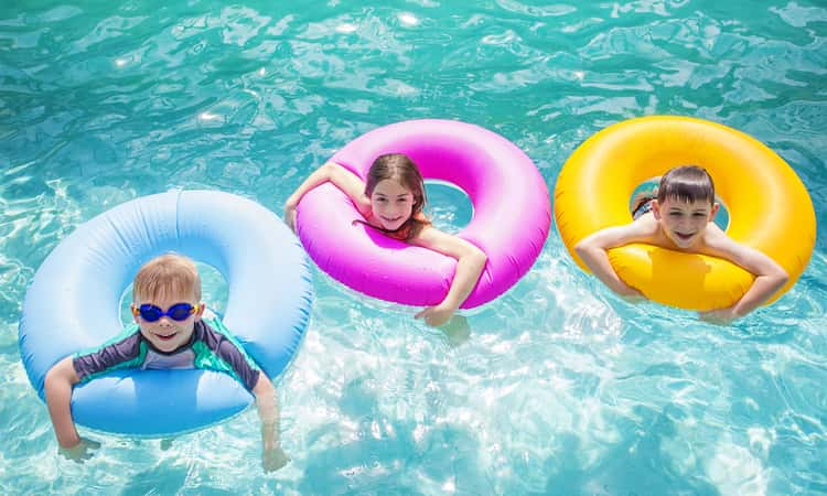 Kids in a pool at a waterpark