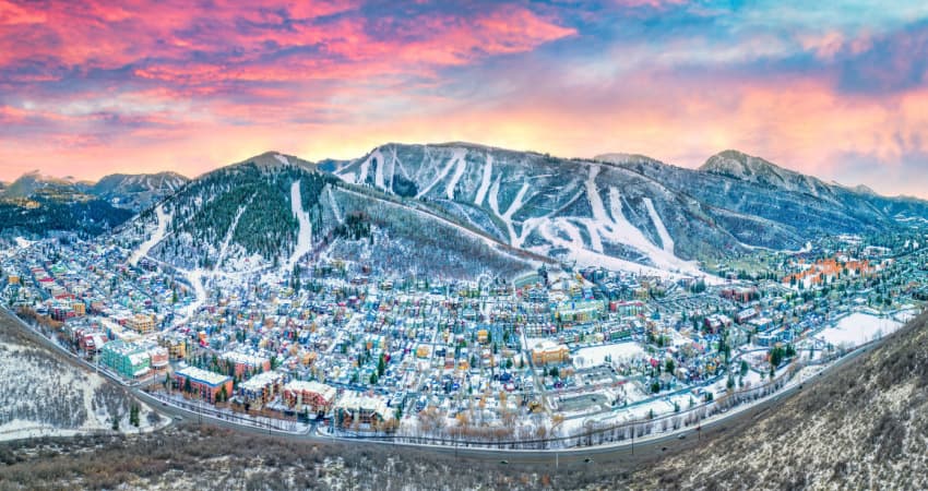the provo skyline with mountains 